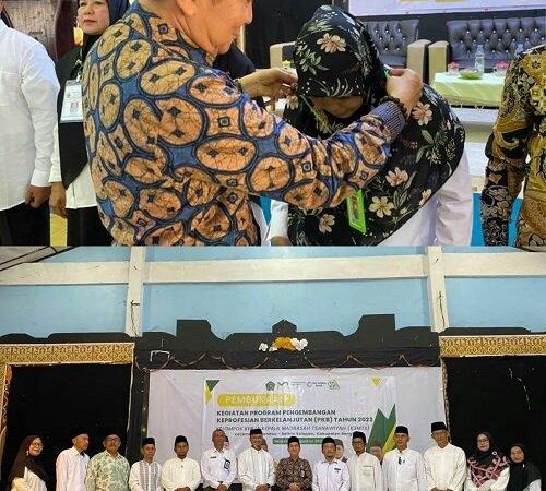 Bengkalis-Kepala MTsN 4 Bengkalis bersama K3M Mandau-Bathin Solapan ikuti jalan santai kerukunan umat beragama pada hari amal bhakti ke-77 kementerian agama di kabupaten Bengkalis.