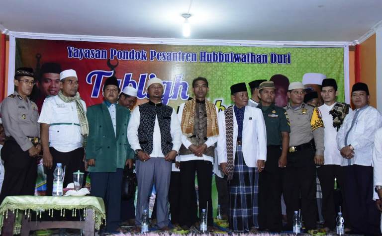 Tabligh Akbar bersama Ustadz Abdul Somad. Gelar Takbir Akbar, Ponpes Hubbulwathan Riau dipadati Ribuan Jamaah. Tabligh Akbar bersama Ustadz Abdul Somad. Gelar Takbir Akbar, Ponpes Hubbulwathan Riau dipadati Ribuan Jamaah.